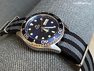 NATO Strap - Šedá / černá - ORIENT "Ray II"